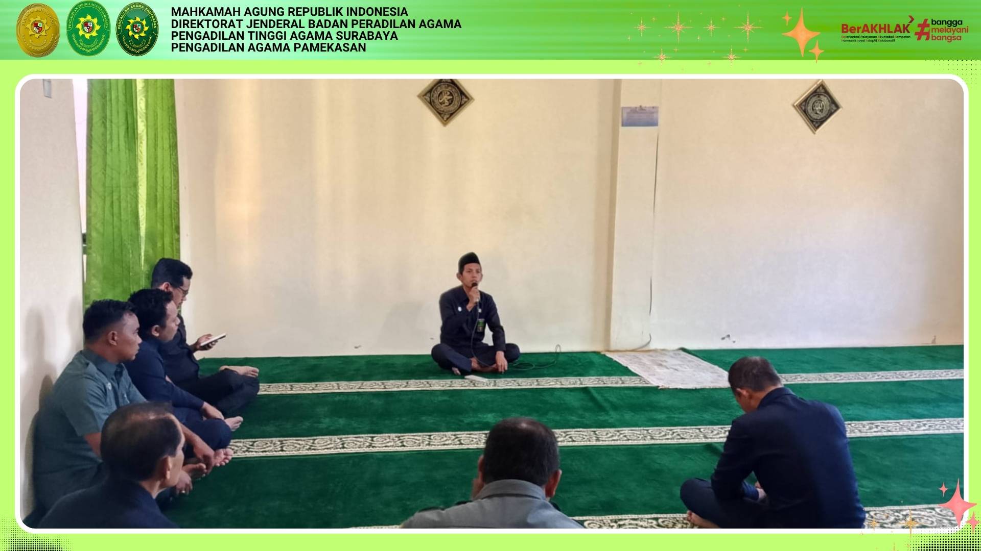 Tingkatkan Pemahaman Agama: Hakim PA Pamekasan Isi Kajian Rutin KIRAS di Musholla Al Istiqomah